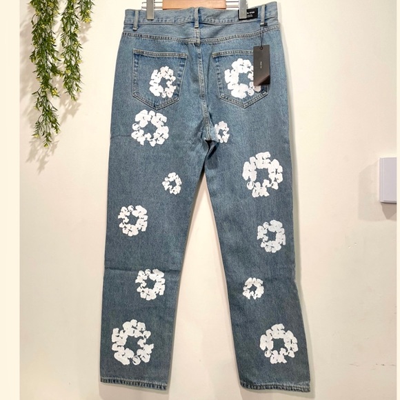 Denim Jeans Flower Stylish - Picture 2 of 3
